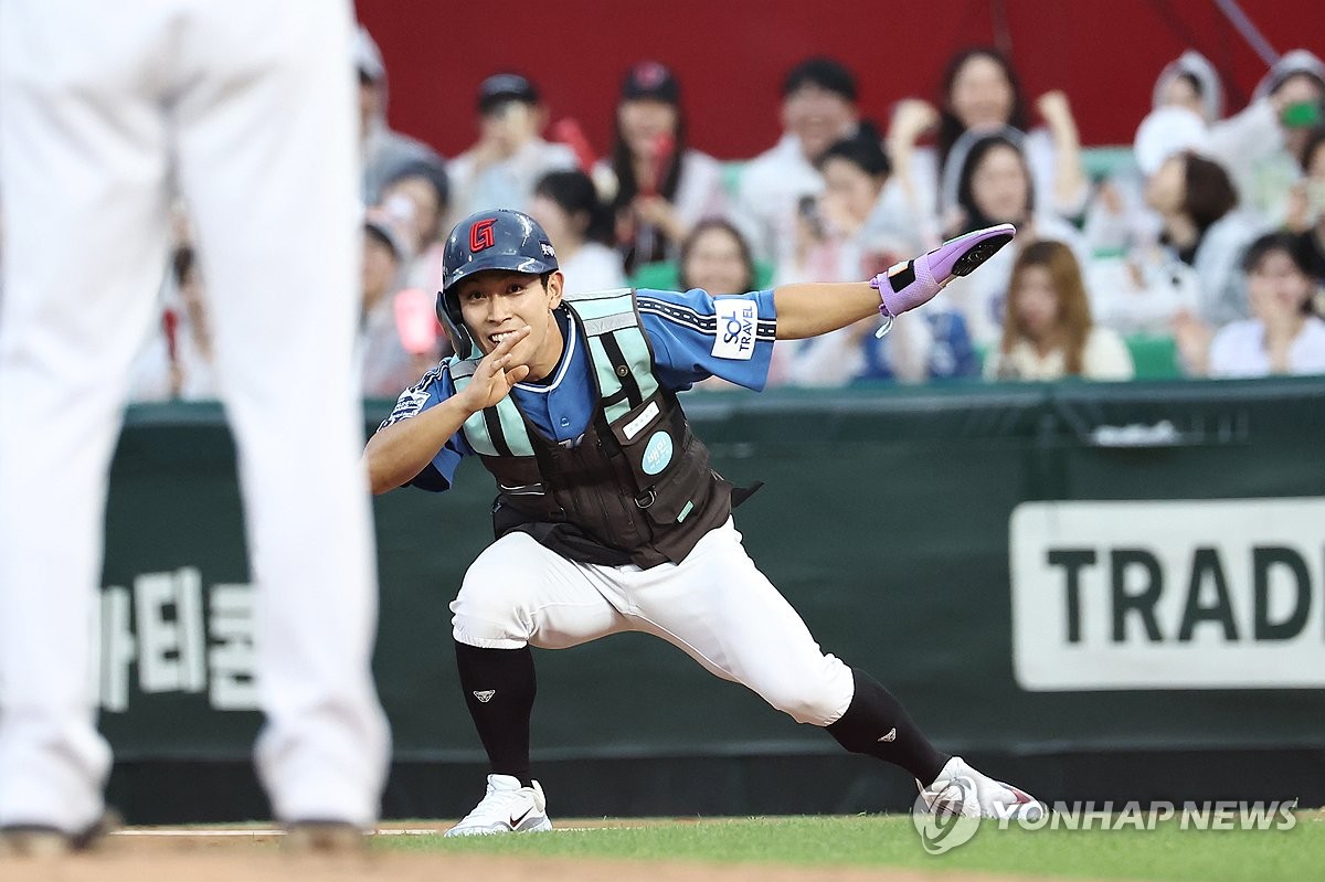 他来了！首节剩6分半钟 莫兰德替补登场！